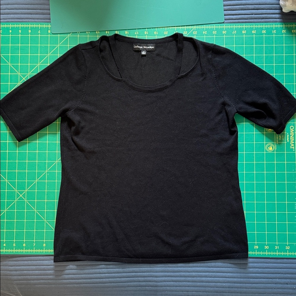 Catherine Malandrino Women's Black Short Sleeve Knit top with neck cut out, Med.